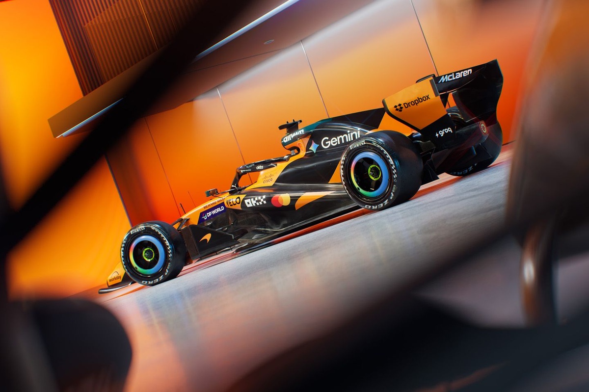 McLaren 2026 yilgi F1 mashinasi uchun papaya ranglarini taqdim etdi