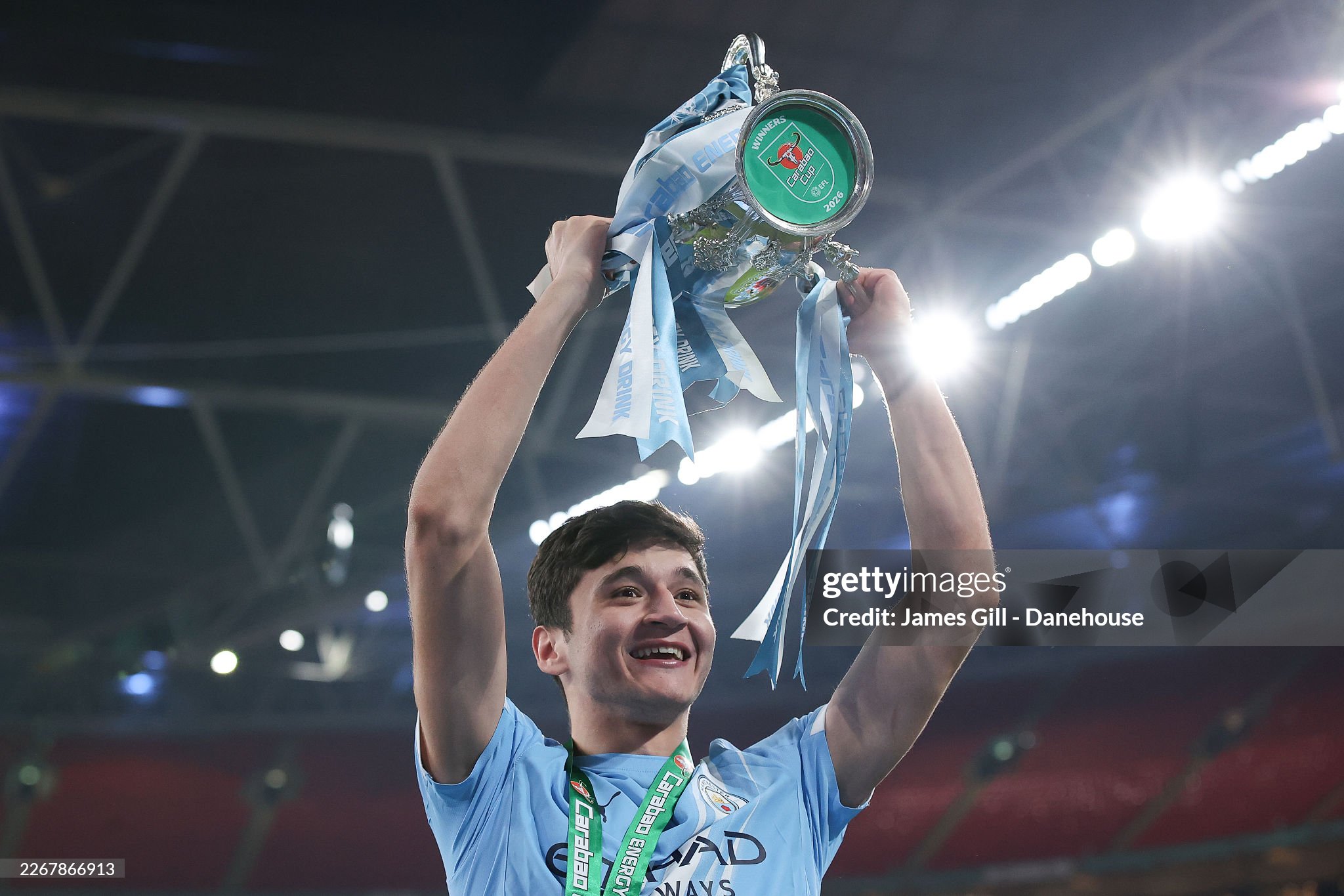 Abduqodir Husanov "Manchester City" safida yana bir sovrin yutishi mumkin