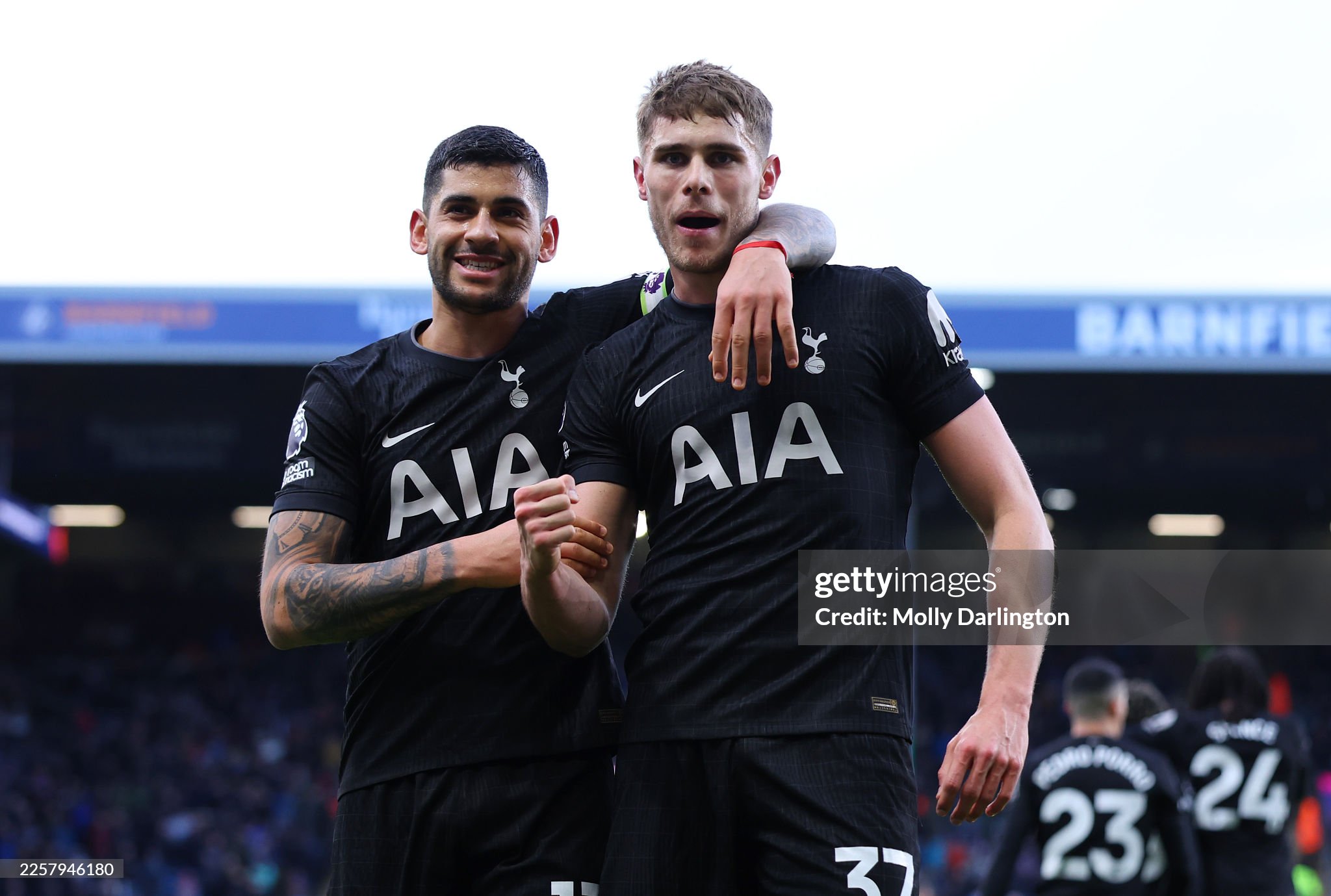 Tottenham bosh murabbiyi uchun uchta top jamoa kurashmoqda