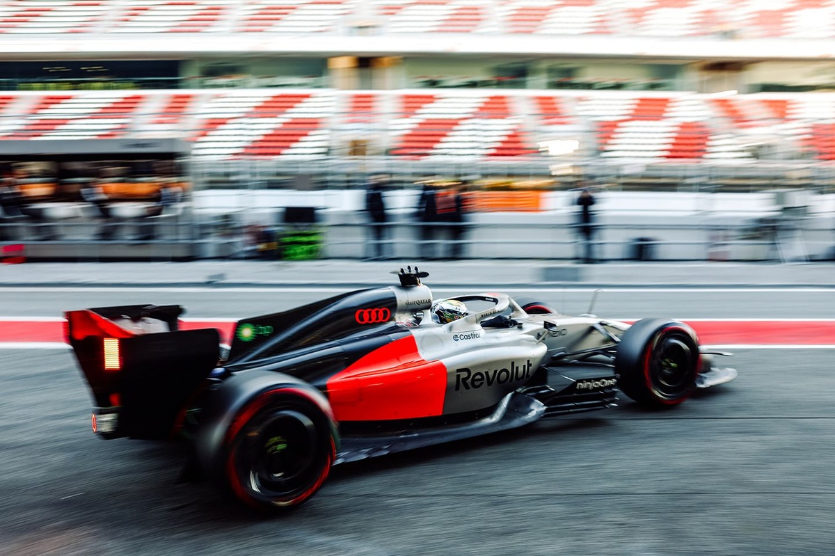 Audi F1 Barselonadagi shakedown'dan keyin «juda, juda uzun» ishlar ro'yxatiga ega