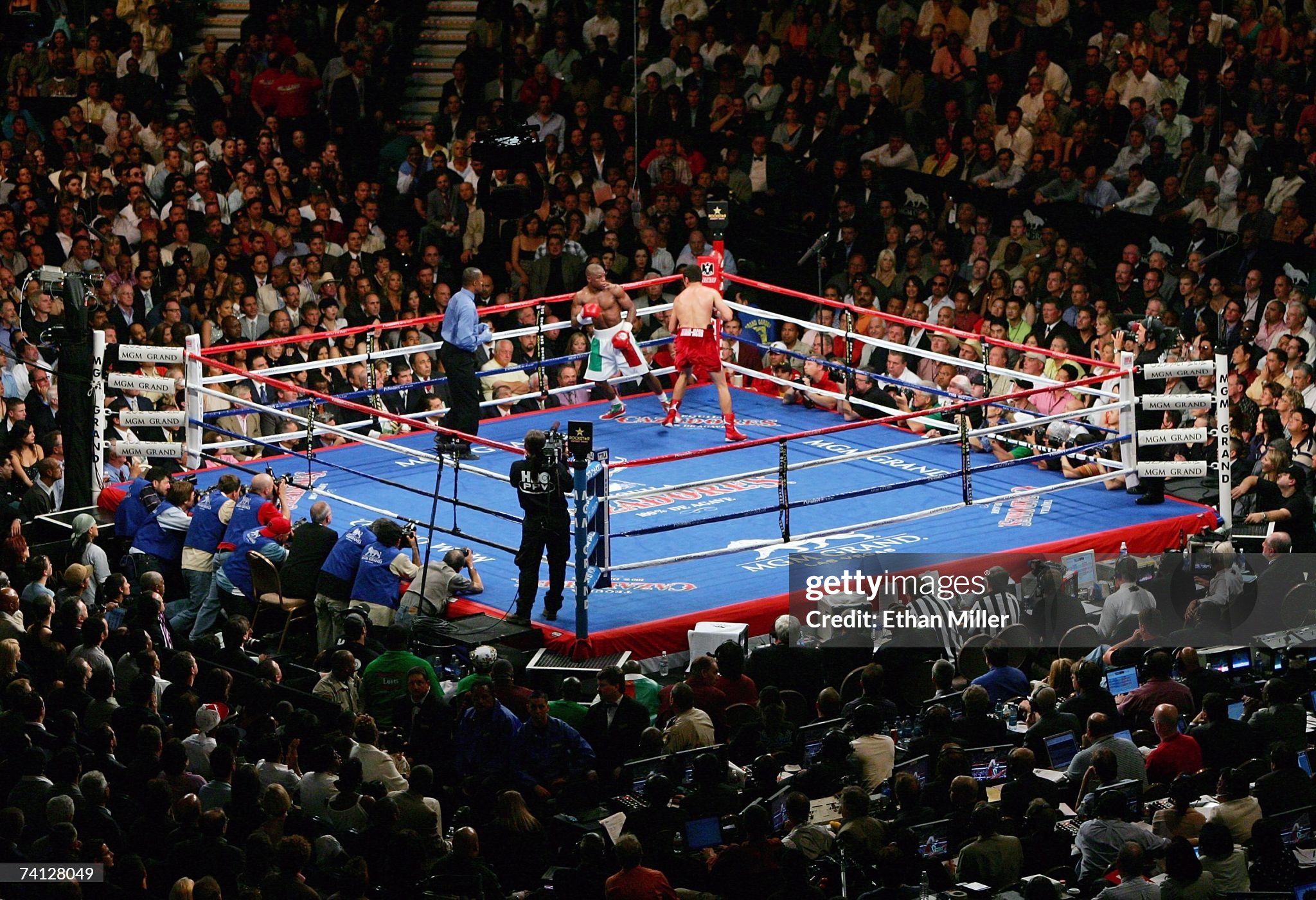Boxing afsonasi professional ringga qaytmoqchi!