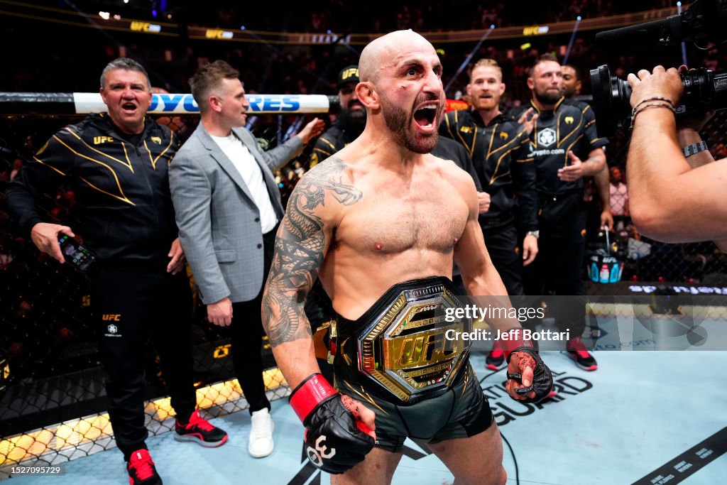Aleksandr Volkановskiy UFC bilan yangi shartnoma imzoladi