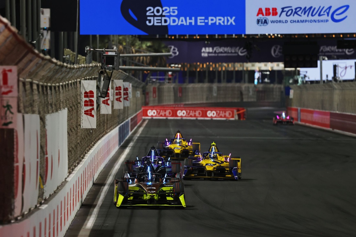 Formula E ning Jeddah trassasi F1nikidan qanday farq qiladi - haydovchilarning fikri
