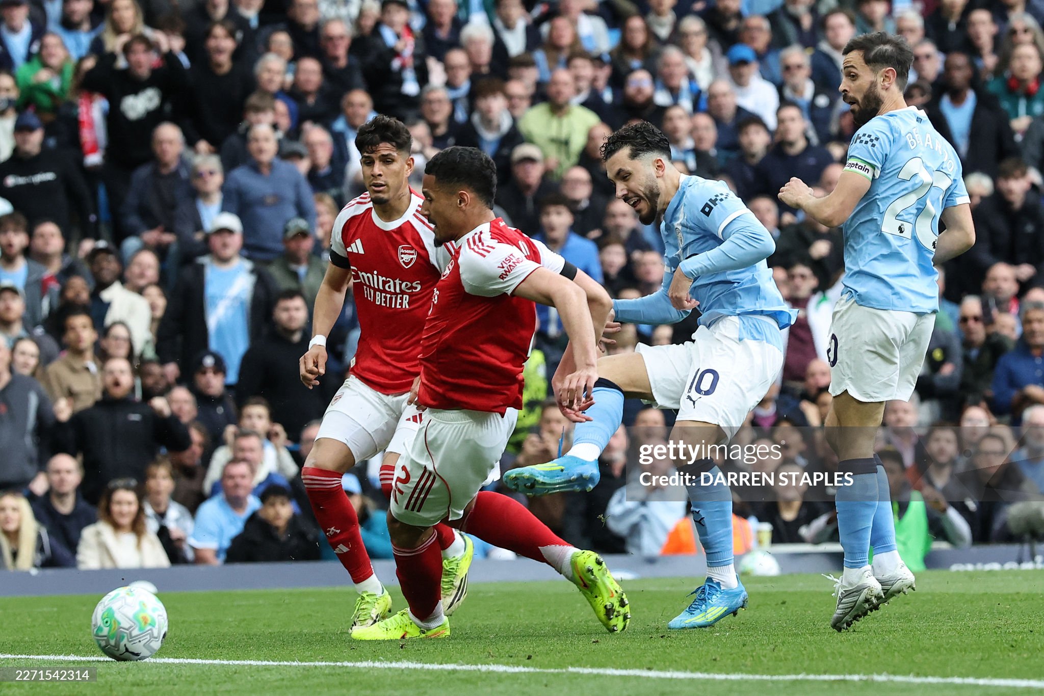 Premier Liga. "Manchester City" "Arsenal"ni mag'lub etib, ochko farqini 3 taga qisqartirdi