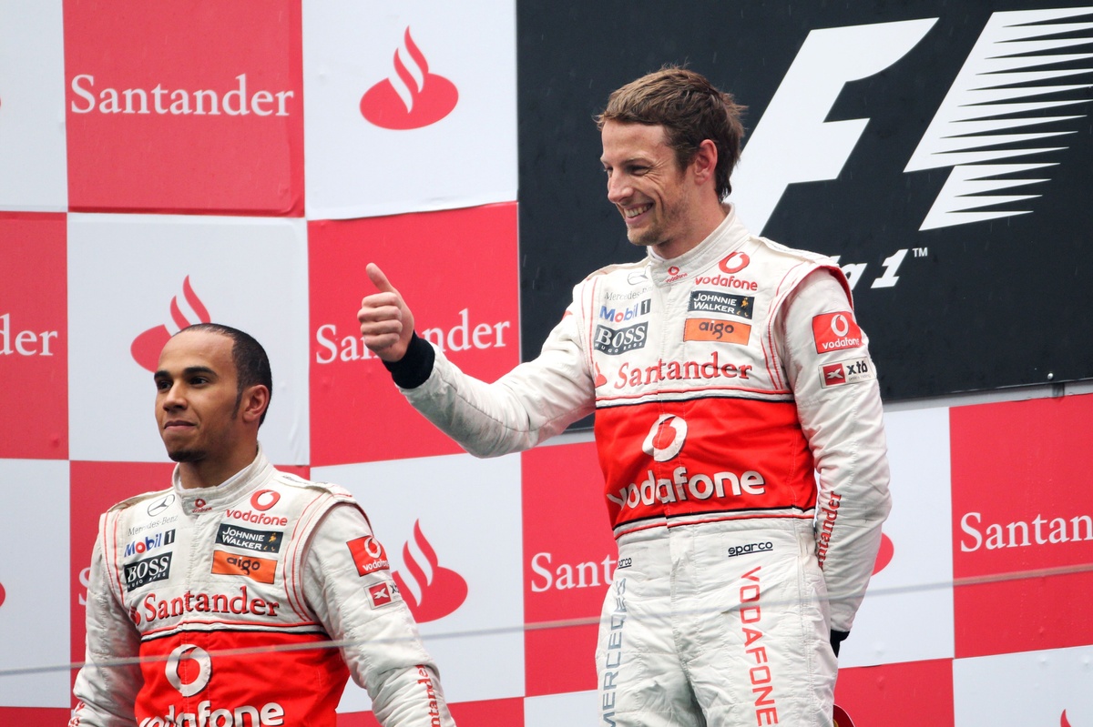 Jenson Button ross Brawnning Lewis Hamiltonning jamoadoshi bo'lish haqida ogohlantirishini oshkor qildi