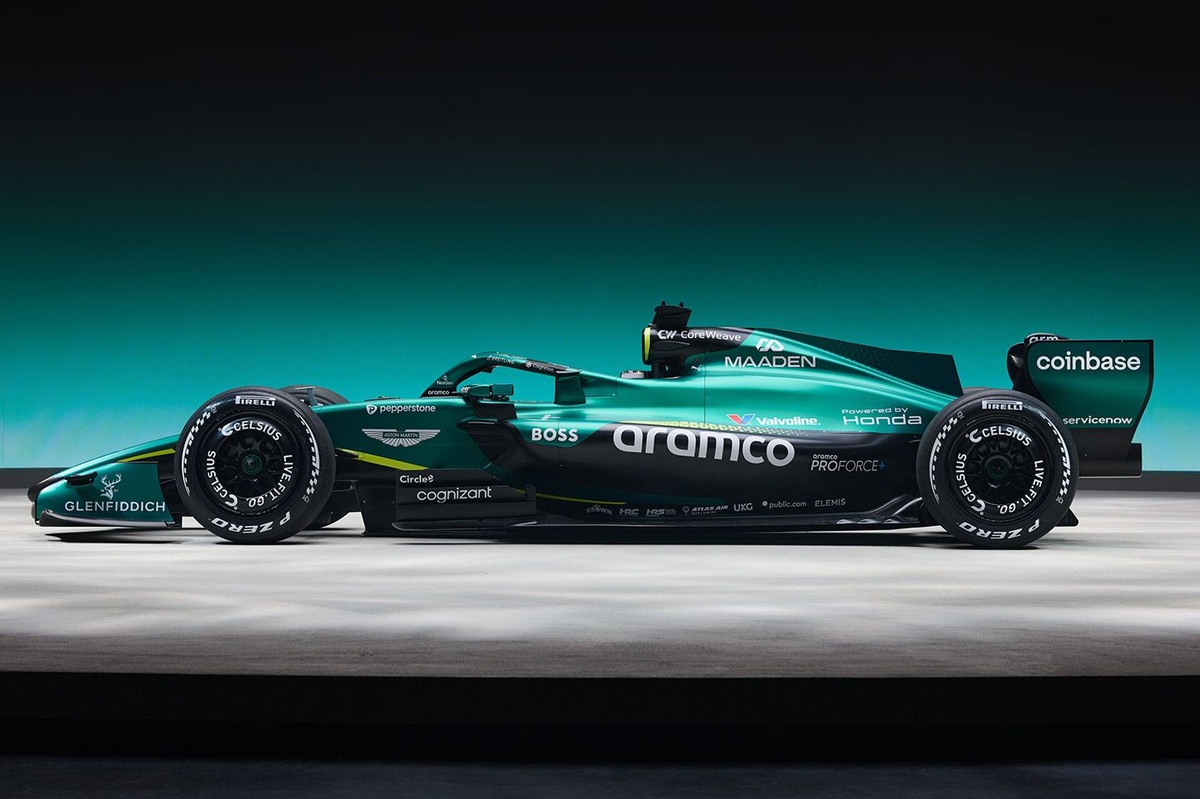 F1 muxlislari Aston Martin AMR26 libosini baholadilar