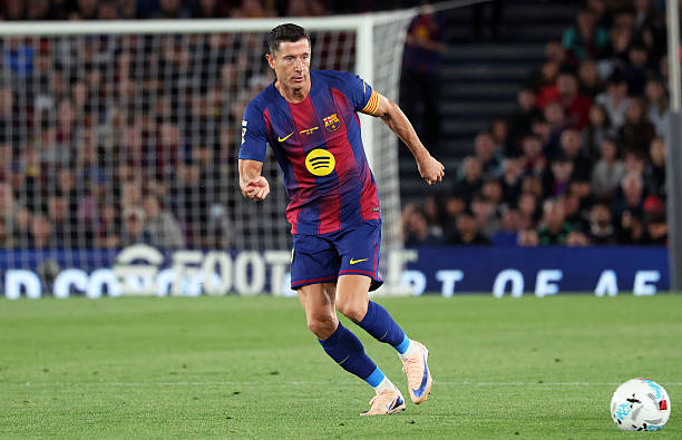 Barcelona Lewandowskining o'rniga Arsenal futbolchisini ko'rib chiqmoqda