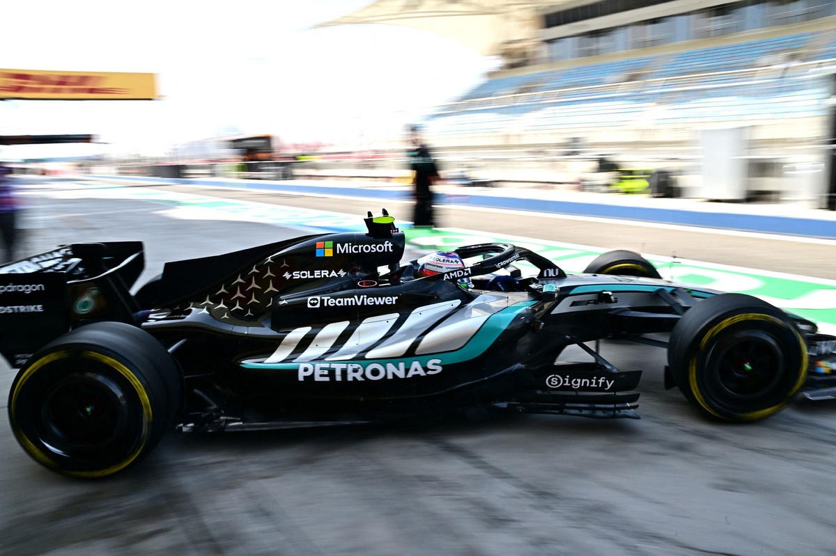Mercedes va Red Bull Bahrayn F1 testi ikkinchi kunida muammolarga duch keldi