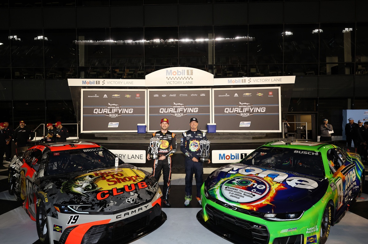 Daytona Duel saralash poygalari uchun rasmiy start tarkibi