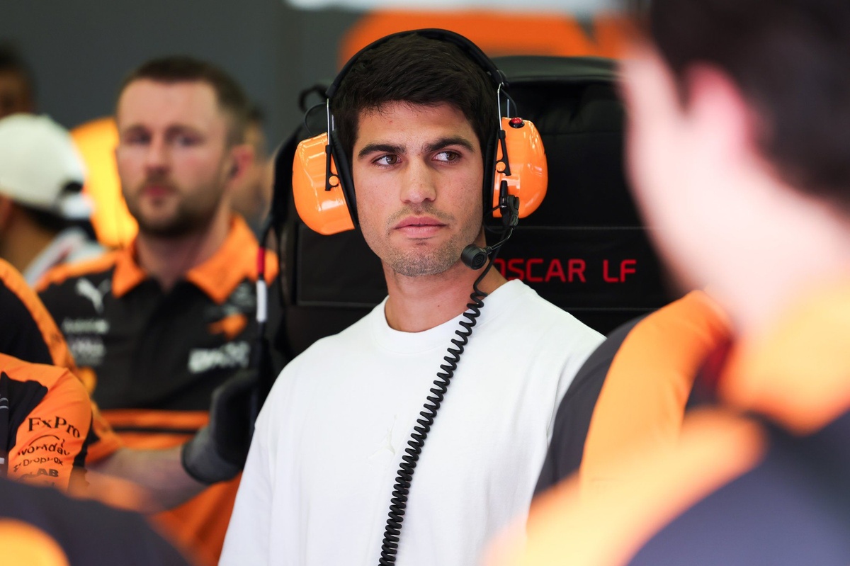 Dunyo tennis raqamli birinchisi Karl Alkaraz F1 Bahrein sinovlariga qatnashdi