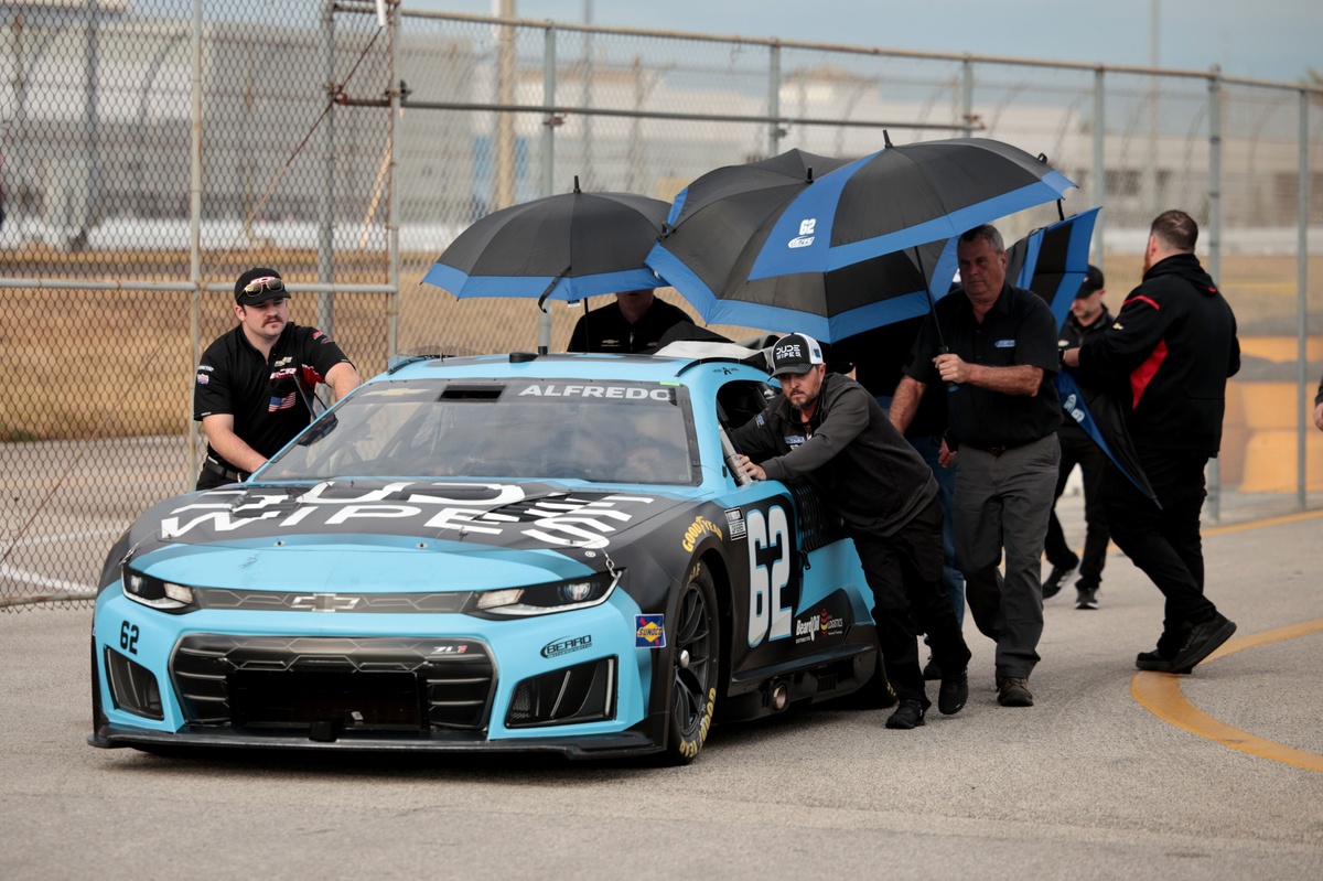 Entoni Alfredo diskvalifikatsiya qilindi, Daytona 500 maydonidan olib tashlandi