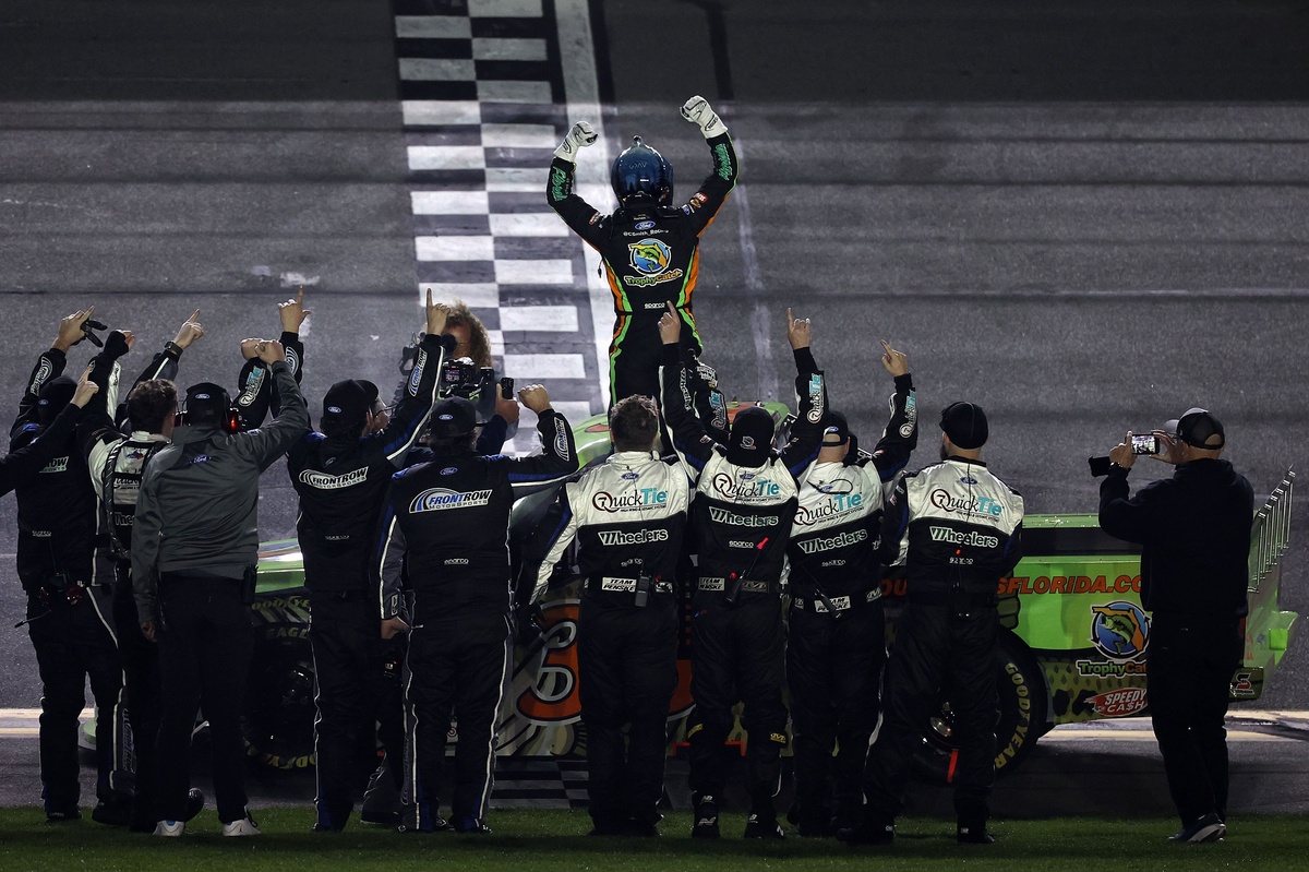 Chandler Smit Nascar Truck Daytona turnirida g'alaba qozondi: 'Iymon' omad o'rnida
