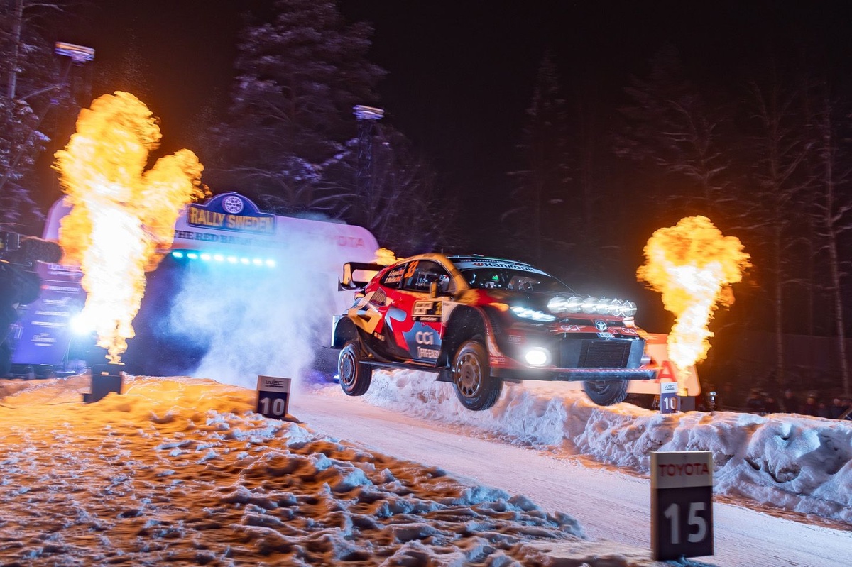 WRC Shvetsiya: Elfyn Evans peshqadam, Oliver Solberg omadli qochuvchanlikdan keyin P5ga tushdi